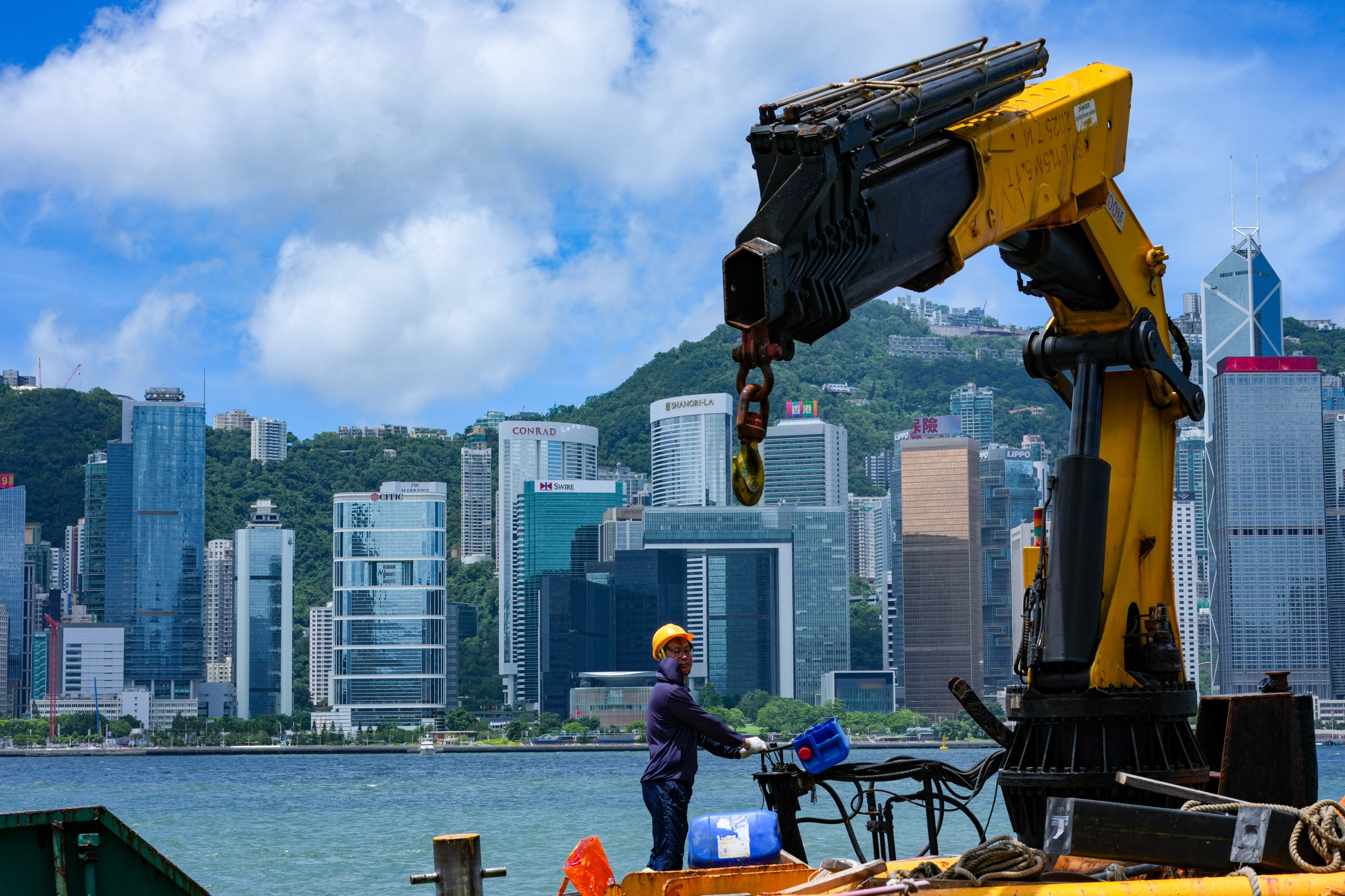 The weather forecaster has said it will assess the need to issue the No 3 warning signal. Photo: Jelly Tse
