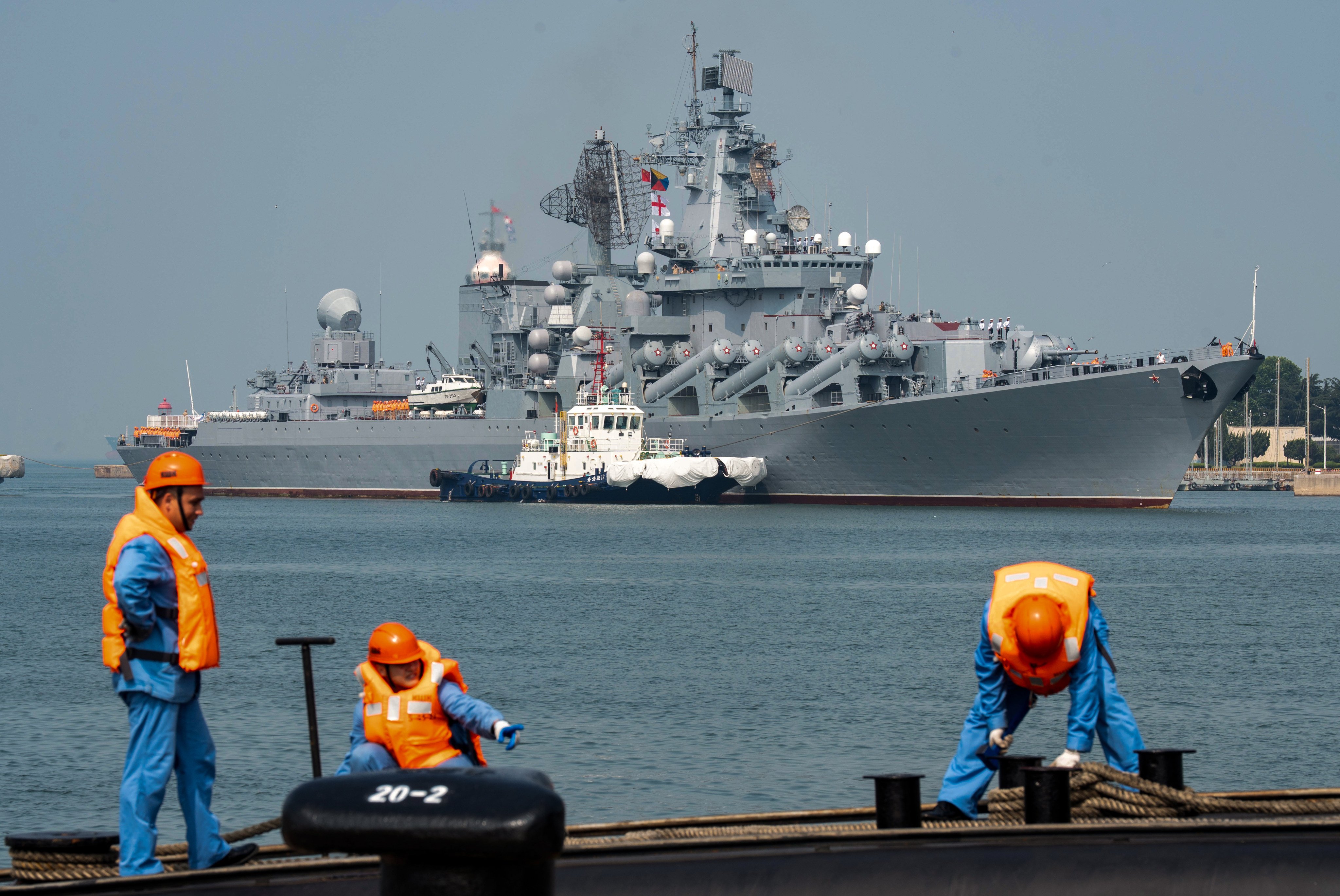 The Russian guided missile cruiser Varyag arrives in Qingdao. Photo: Xinhua