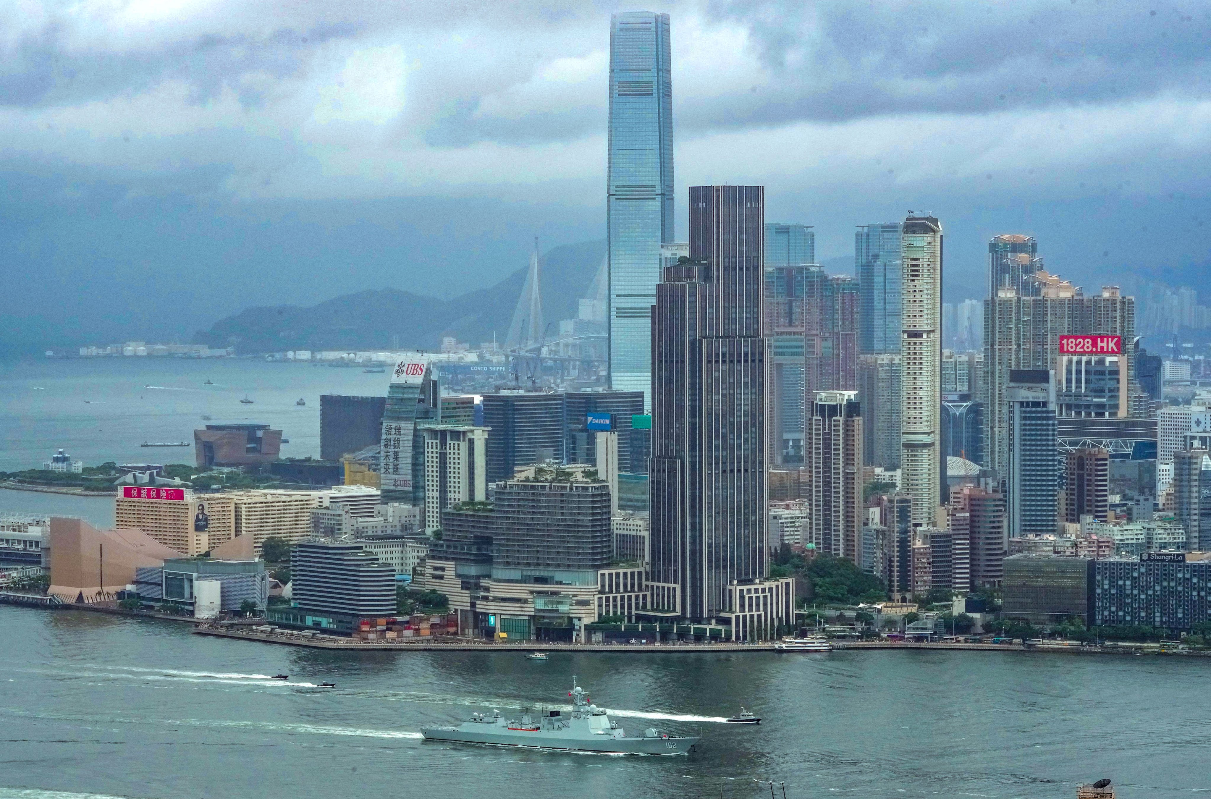 Guided-missile destroyer Nanning departs Hong Kong. Photo: Robert Ng