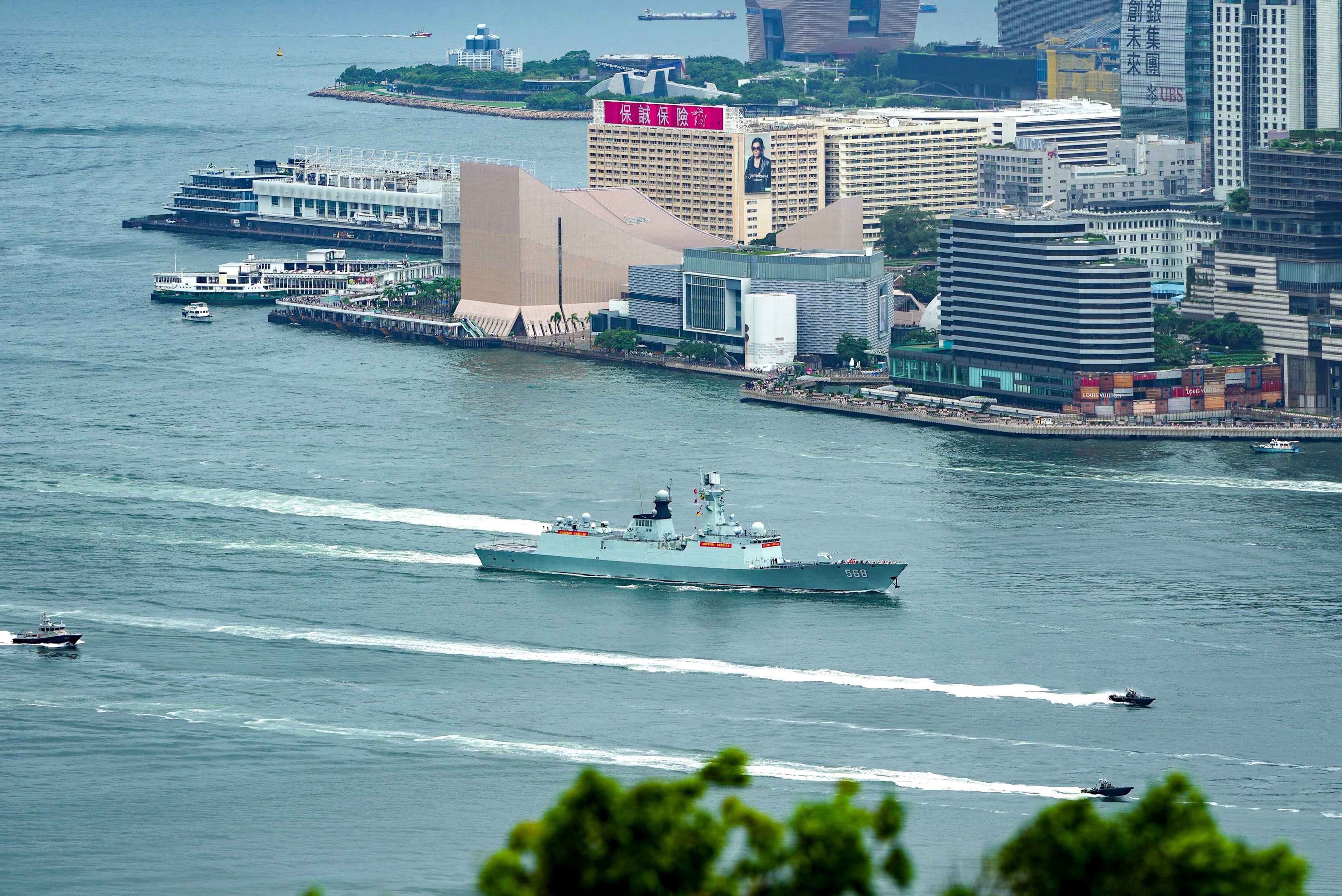Guided-missile frigate Hengyang (Hull 568) leaves Hong Kong. Photo: Robert Ng
