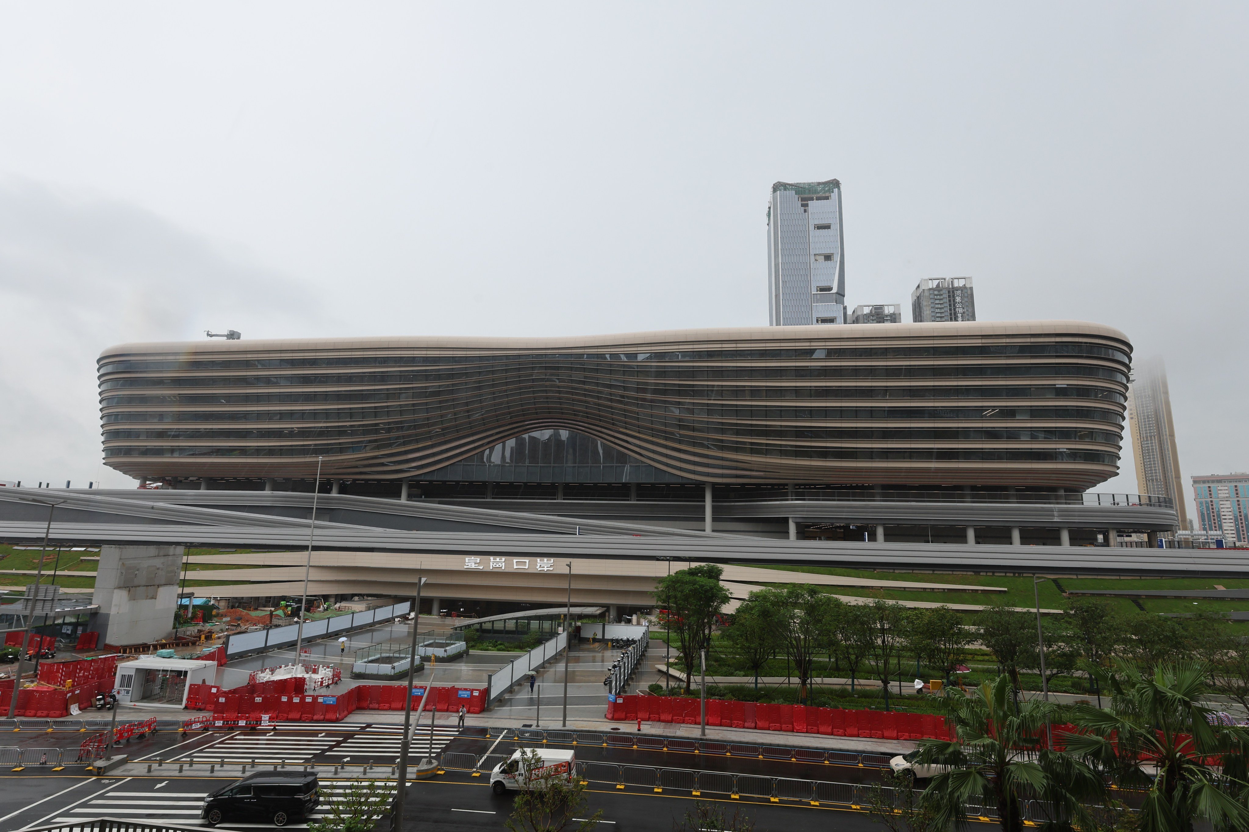 The redeveloped Huanggang border crossing building is located in Shenzhen. Photo: Edmond So