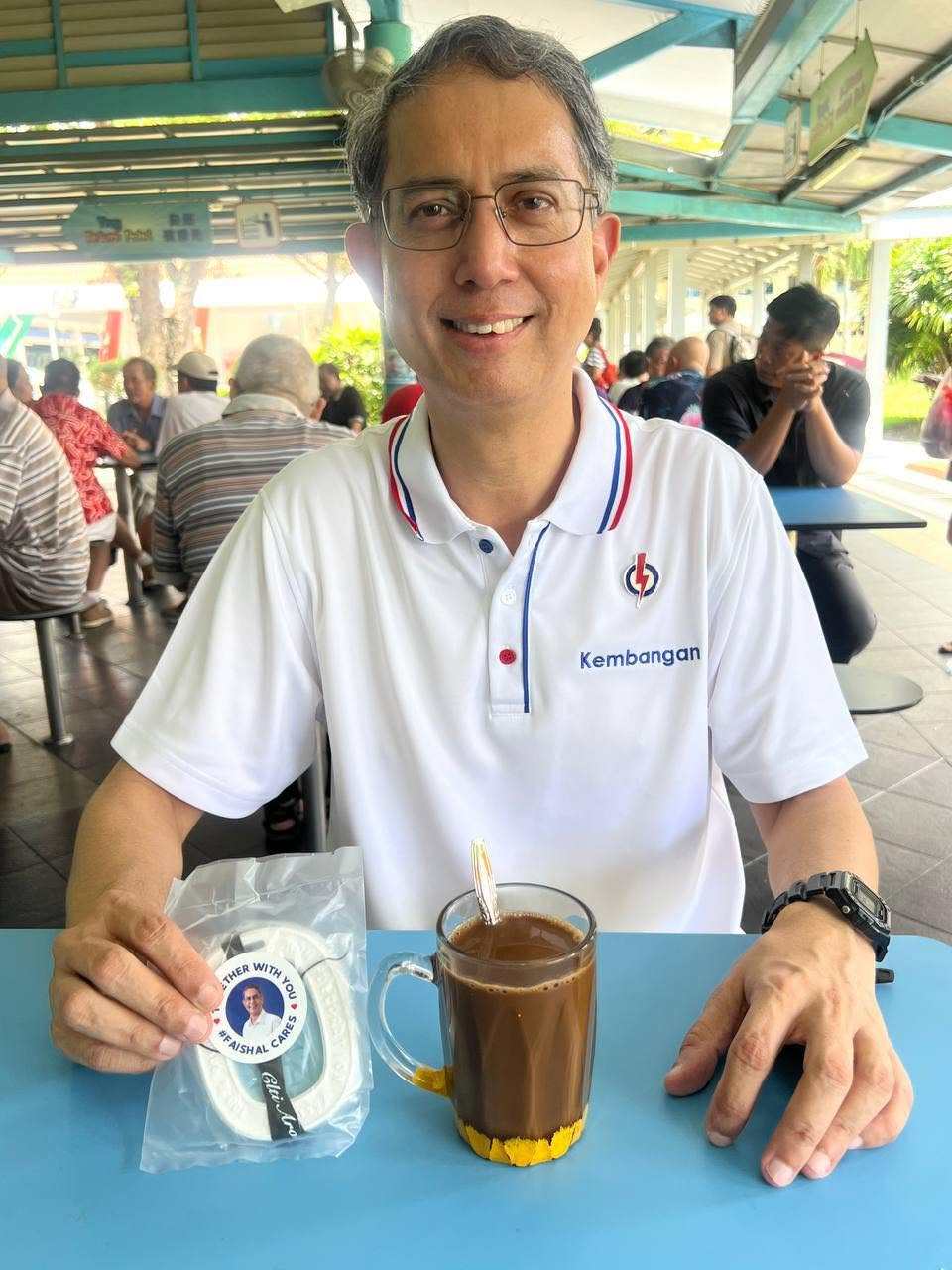 Muhammad Faishal Ibrahim pictured conducting Mother’s Day outreach in Kembangan in May. Photo: Facebook/muhammad.faishal.ibrahim1