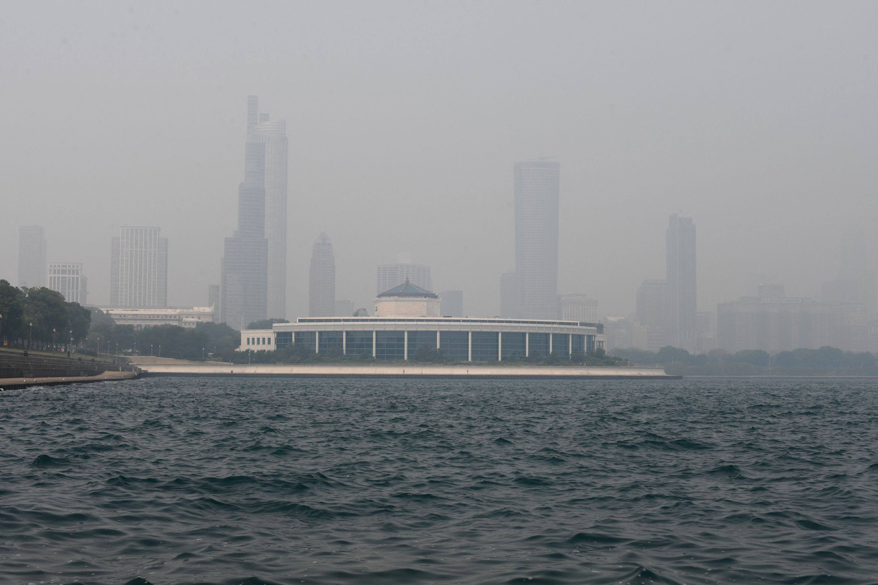 Smoke from wildfires in Canada blankets the Chicago metropolitan area on Friday. Photo: AFP