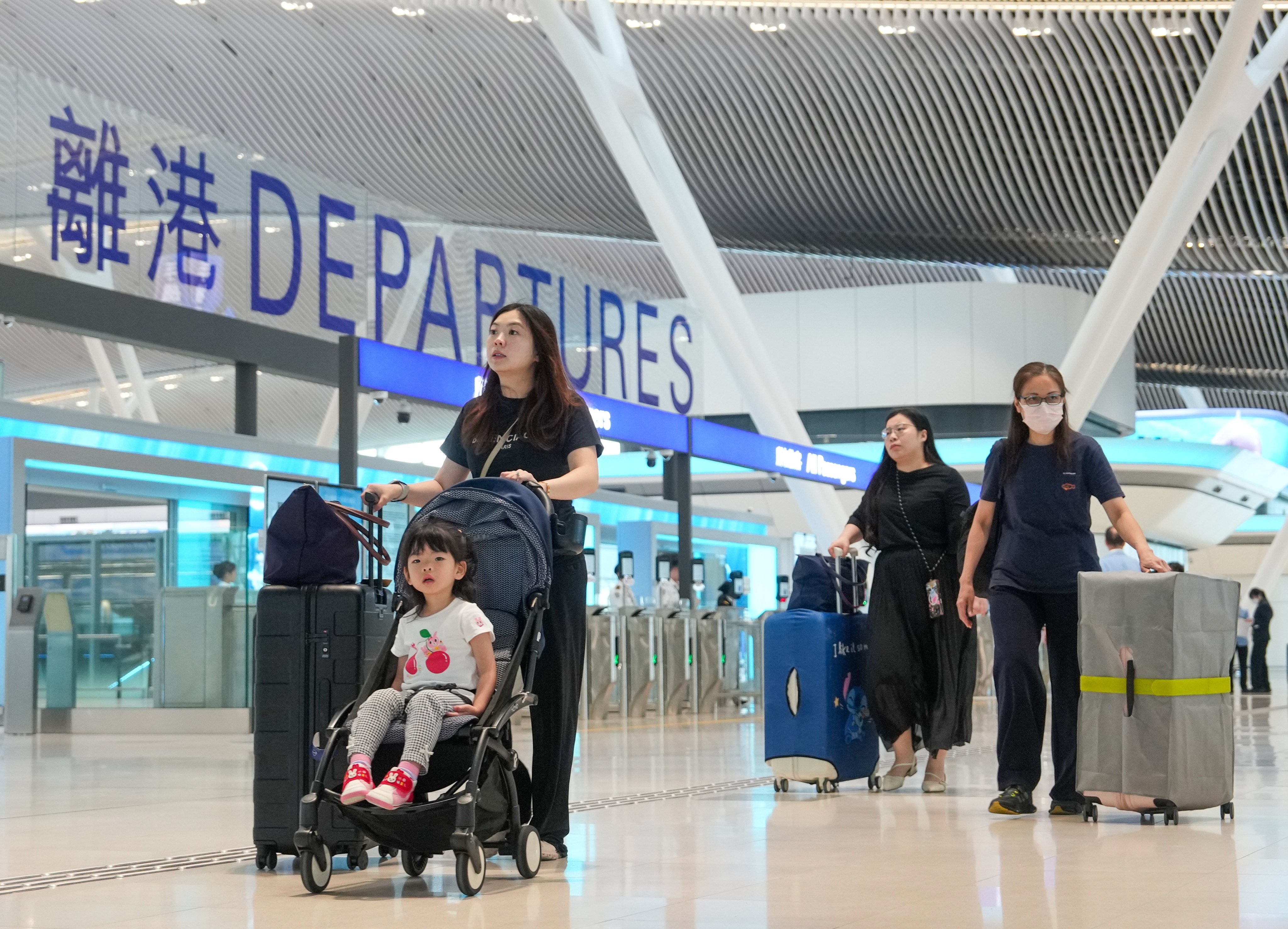 Targeted viral surveillance of transit passengers could speed global detection of new variants by about three days, a study has found. Photo: Sam Tsang