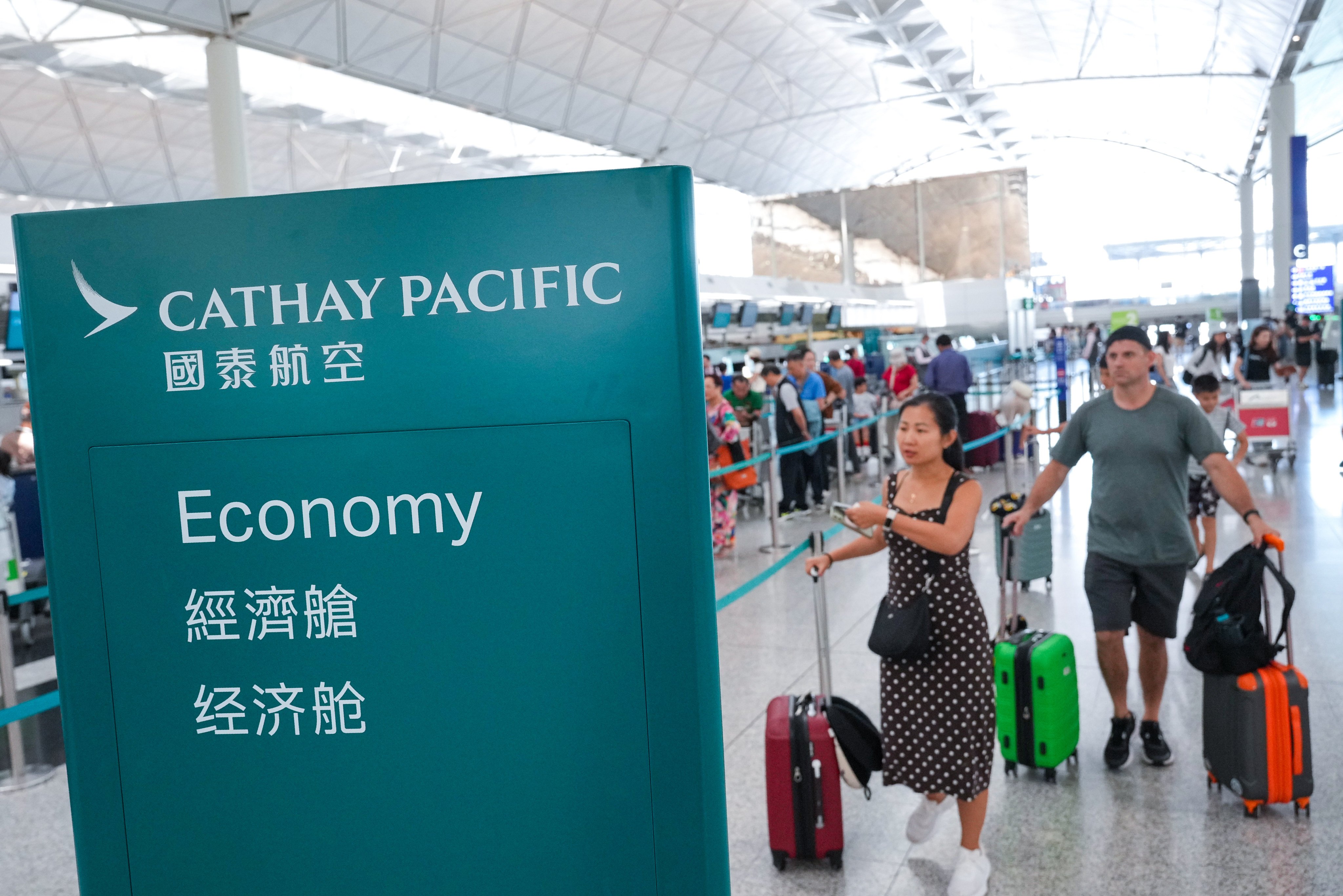 Cathay says surcharges on routes between Hong Kong and mainland China will be increased by 20 per cent. Photo: May Tse