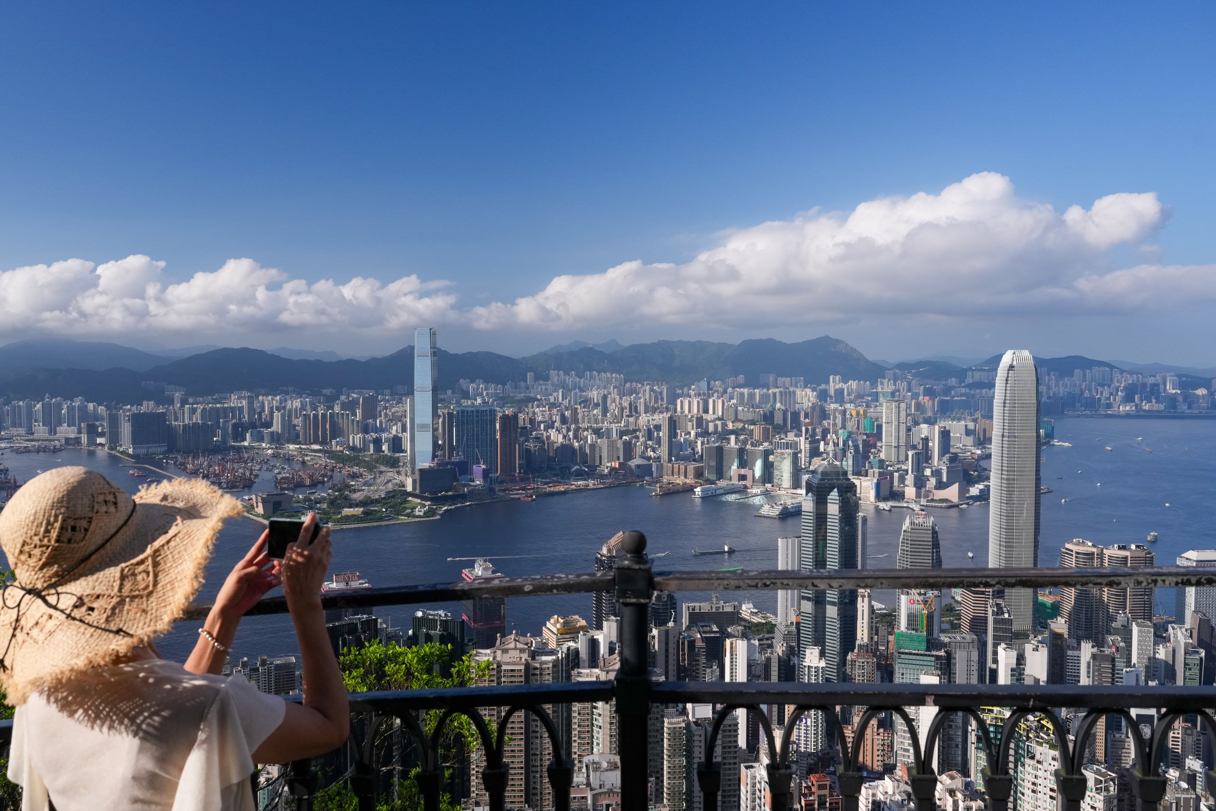 A view of Victoria Harbour, as seen from Lugard Road at The Peak. Photo: Karma Lo
