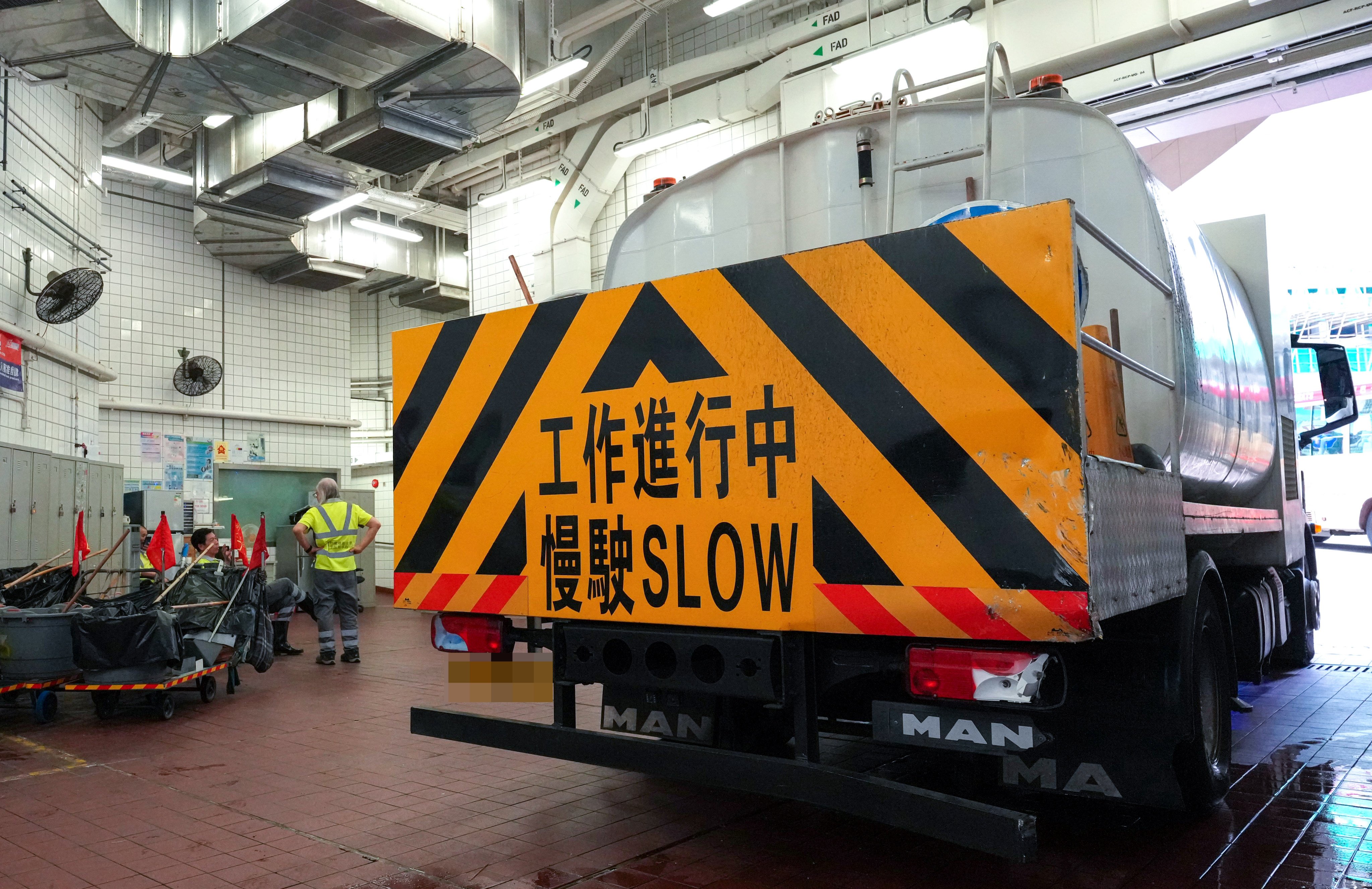 The water tanker sustained damage to its rear right side. Photo: Jelly Tse