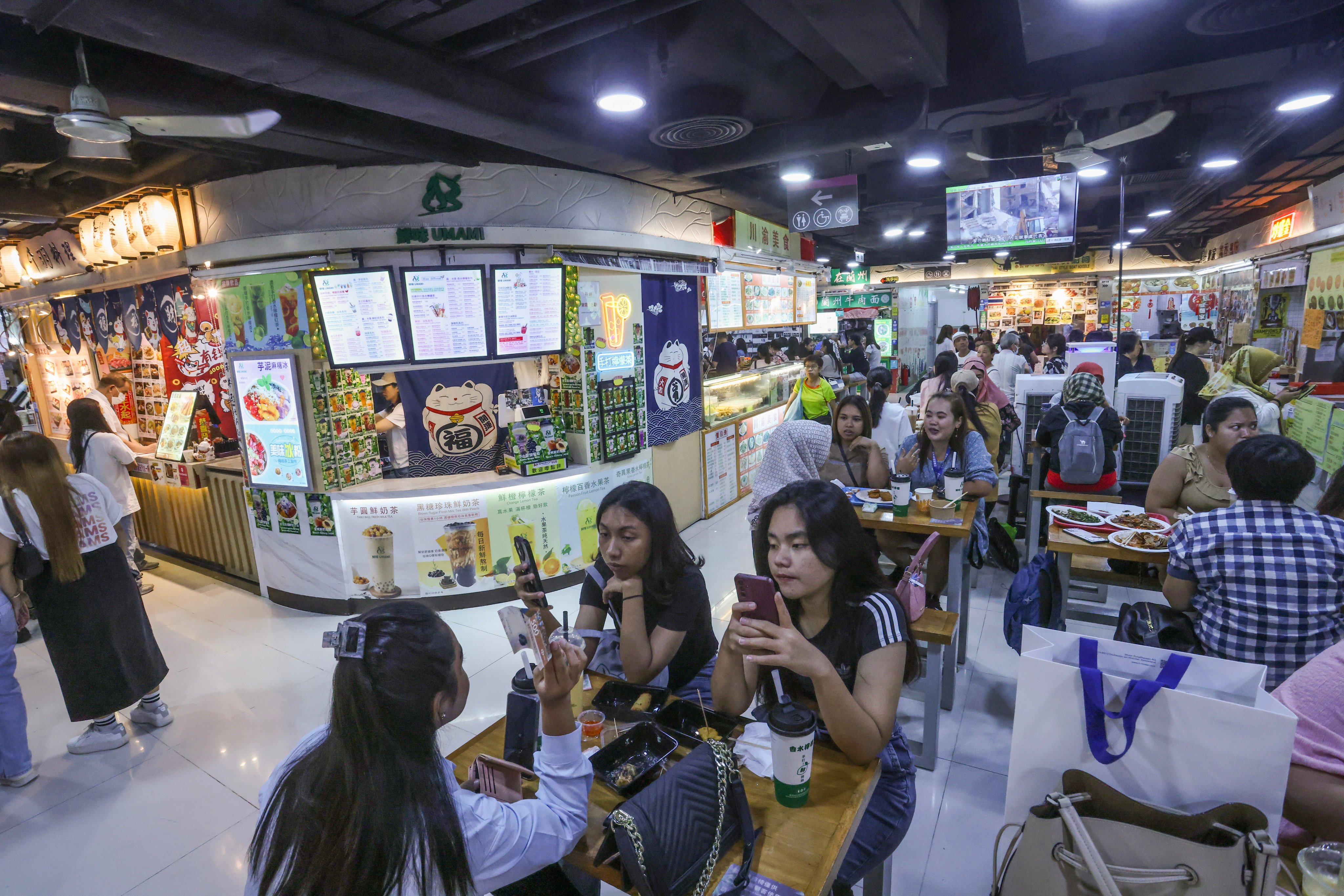 The food court at Dragon Centre in Sham Shui Po. Photo: Jonathan Wong