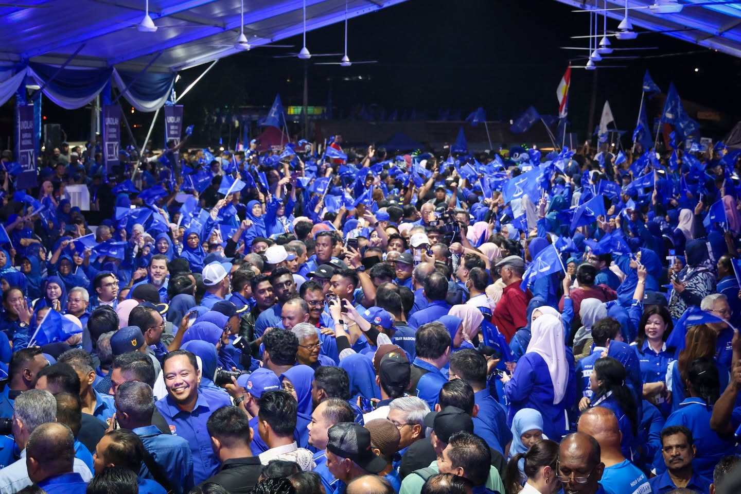 Barisan Nasional supporters. The party is growing in dominance after winning the Negeri Sembilan state election on Saturday. Photo: Facebook/barisanasional