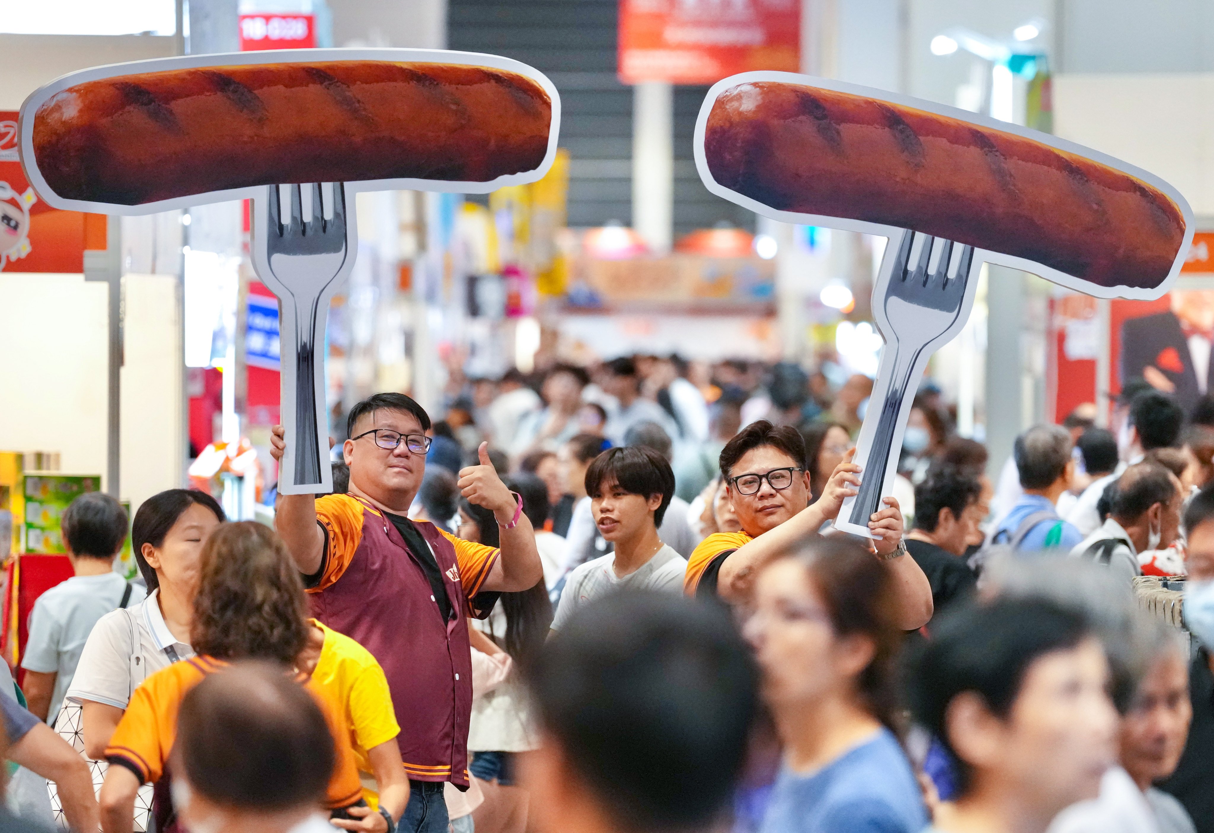 Vendors advertise their wares. Photo: Karma Lo