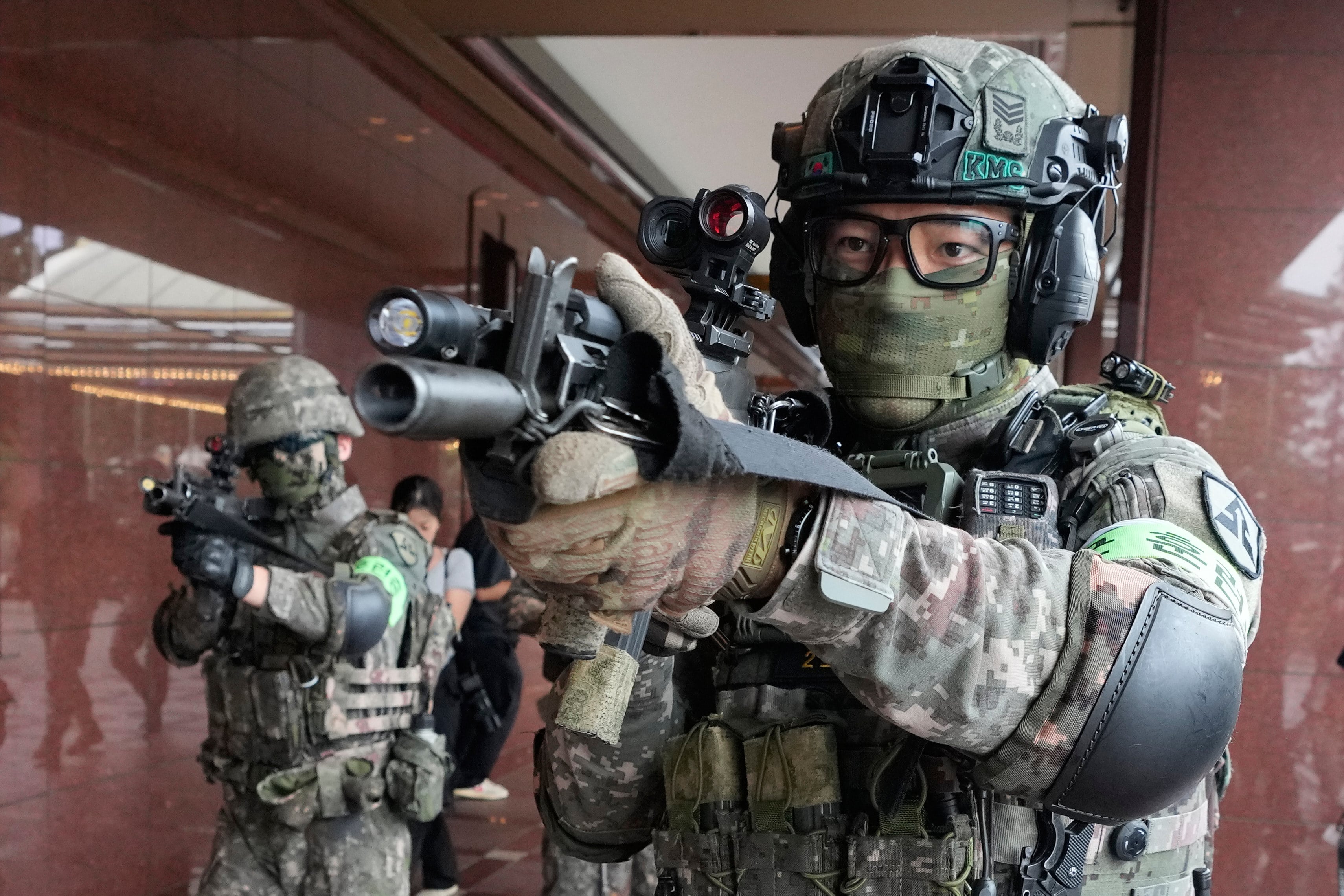 South Korean soldiers join in an anti-terror drill as a part of the Ulchi Freedom Shield military exercise between the US and South Korea in Seoul on Wednesday. Photo: AP