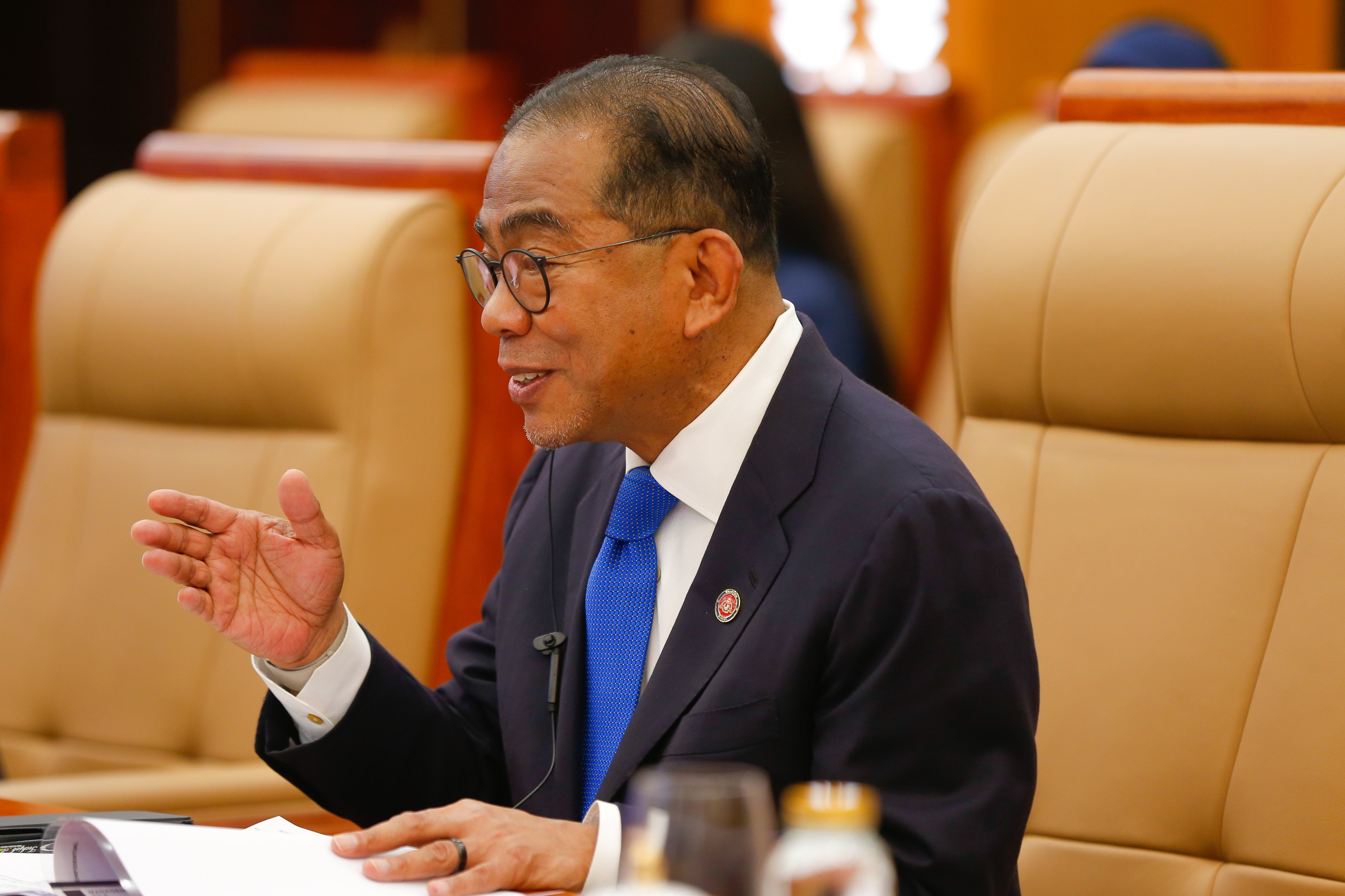 Malaysian Defence Minister Mohamed Khaled Nordin speaks to his Vietnamese counterpart Phan Van Giang in Hanoi on August 6. Photo: EPA