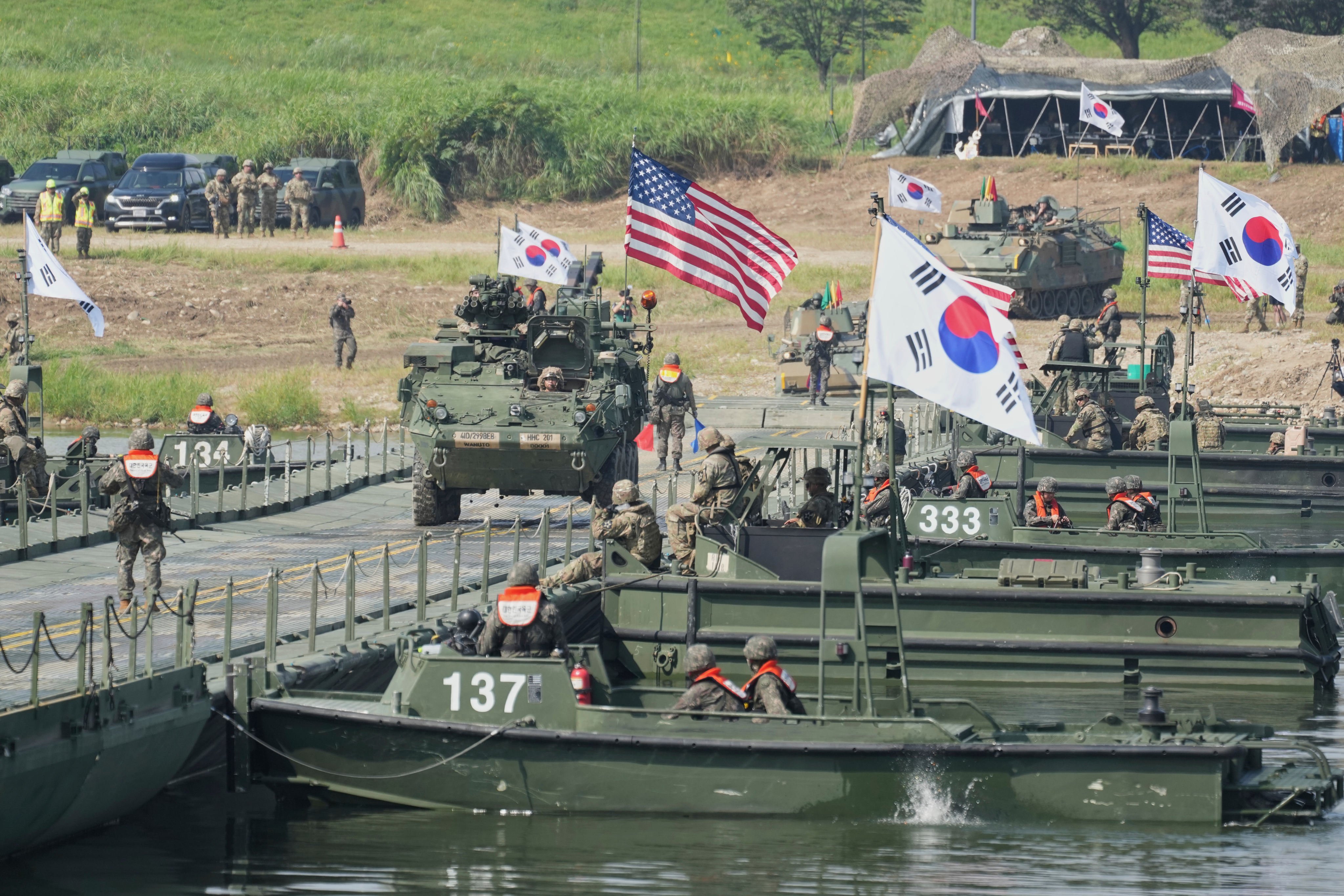 US Army vehicles cross a floating bridge during a combined river-crossing drill between South Korea and the United States as a part of the Ulchi Freedom Shield in August last year. Photo: AP