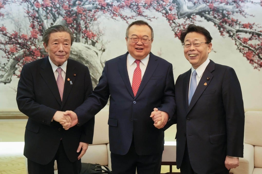 Hiroshi Moriyama (left), secretary general of Japan’s ruling Liberal Democratic Party, and his Komeito counterpart Makoto Nishida (right) shake hands with Liu Jianchao, chief of the Communist Party’s International Department, on Tuesday in Beijing. Photo: Kyodo