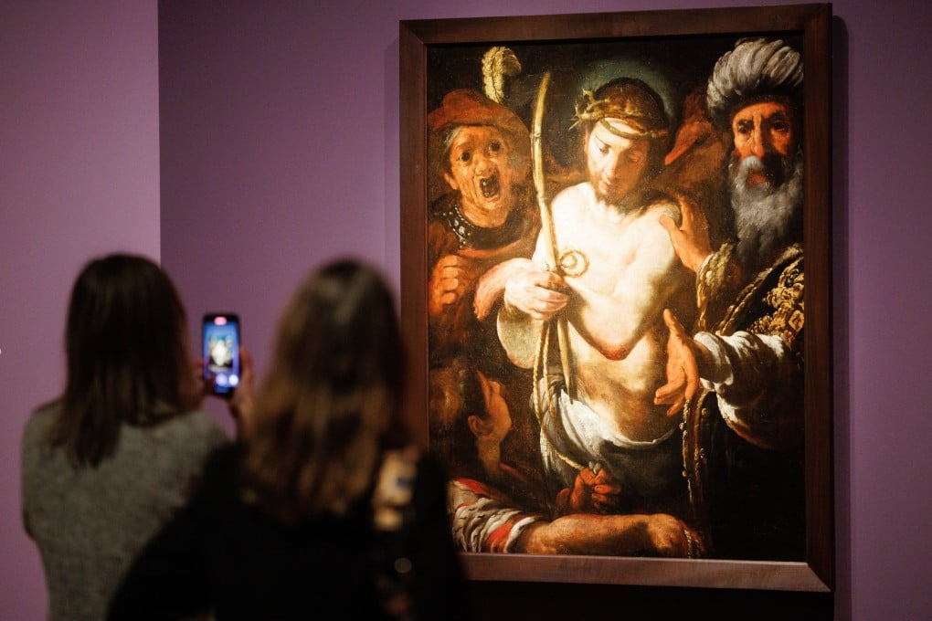 Visitors stand in front of the painting Ecce Homo (circa 1625), by Italian painter Bernardo Strozzi, at the exhibition “From Odesa to Berlin: European Painting of the 16th to 19th Century” at the Gemäldegalerie in Berlin, Germany, on January 22, 2025. Photo: EPA-EFE