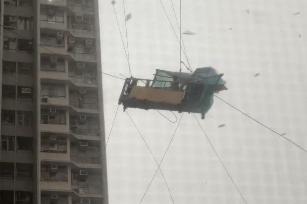 The worker shouted for help as the gondola swung around in the wind. Photo: Threads /@jennytcl_art