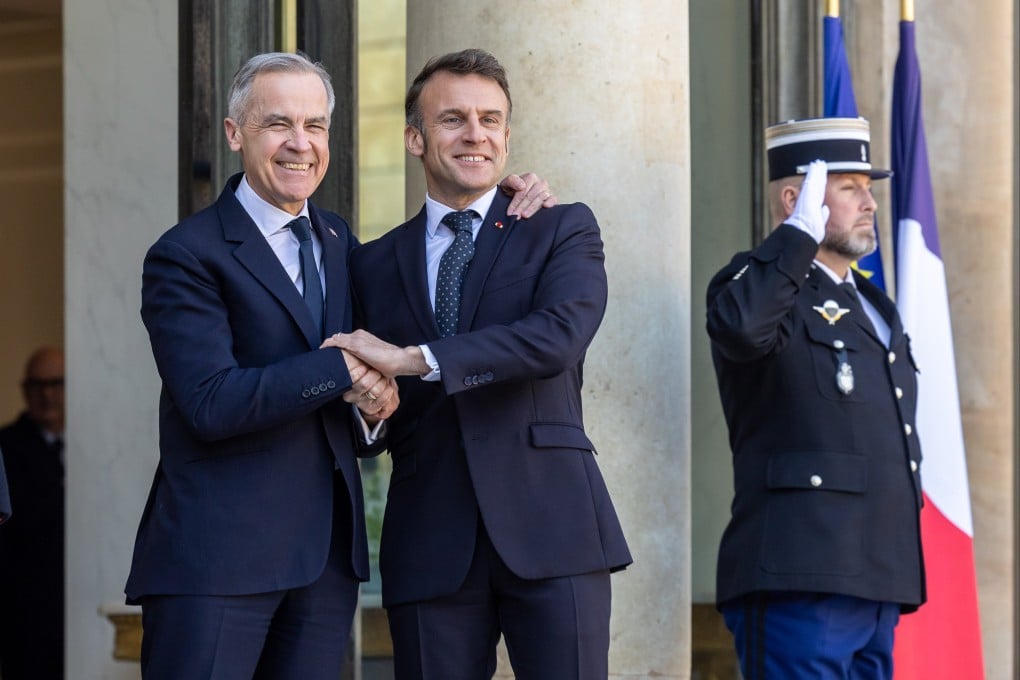 French President Emmanuel Macron (right) shakes hands with Canadian Prime Minister Mark Carney at the Elysee Palace in Paris on March 17, 2025. Photo: EPA-EFE