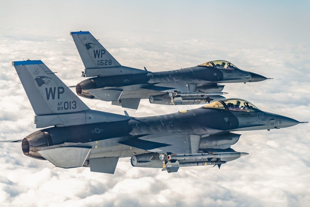 Two US Air Force F-16 fighter jest soar over the Indo-Pacific. The US approved a sale of 20 F-16 jets to the Philippines, boosting its air defence. Photo: US Air Force