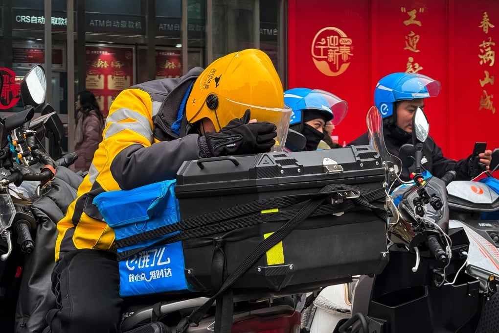 Food delivery riders from rivals Meituan (yellow) and Ele.me (blue) rest on their motorbikes in Chongqing on December 29, 2024. Photo: Getty Images