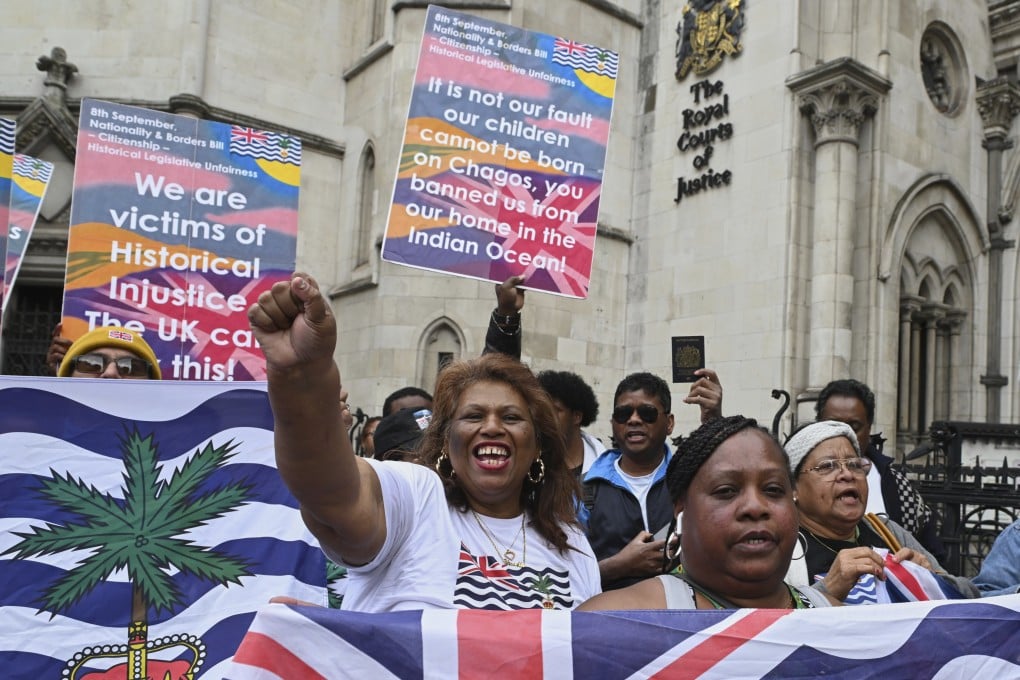 People protest outside the High Court in London on Thursday after a British court blocked the UK from transferring sovereignty over the Chagos Islands to Mauritius hours before the agreement was due to be signed. Photo: AP