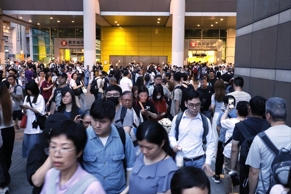 Crowds stranded at Tiu Keng Leng MTR station during the rail disruption caused by malfunctions in both the power supply and signaling system. Photo: Handout