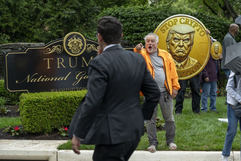 An activist in Sterling, Virginia, calls out an attendee at an exclusive dinner at the Trump National Golf Course, on May 22. Photo: AP