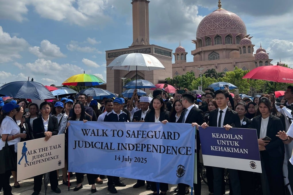 Almost 1,000 lawyers walked from the Palace of Justice to the gates of the prime minister’s office in Putrajaya to express their concern on July 14. Photo: Hadi Azmi