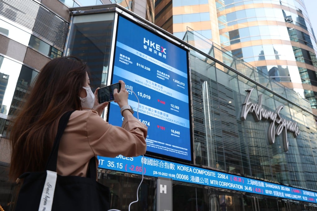 An electronic billboard displaying the Hang Seng Index figure outside the HKEX in Central on October 28, 2022. Photo: Yik Yeung-man