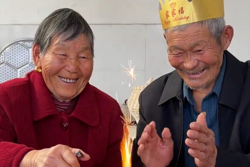 An 80-year-old Chinese grandfather and influencer, who was famous for sharing heartwarming moments with his wife online, has died. Photo: Douyin