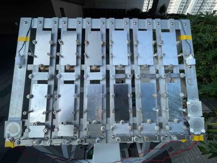 團隊開發的系統可實時監測大氣腐蝕數據，以評估其對建築物結構的影響
。