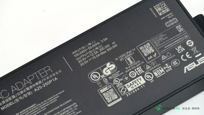 ROG Zephyrus Duo 高性能雙屏筆記本電腦.