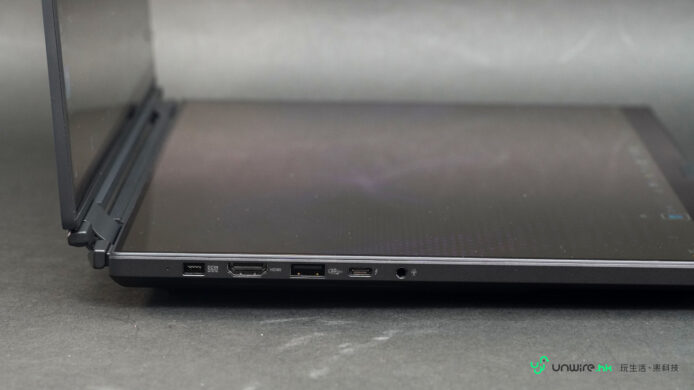 ROG Zephyrus Duo 高性能雙屏筆記本.