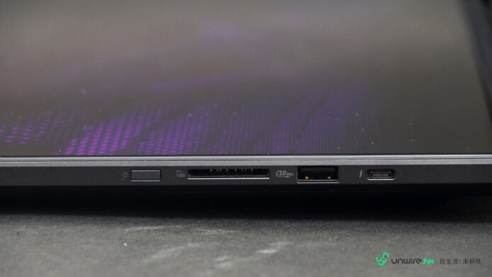 ROG Zephyrus Duo 高性能遊戲筆記本電腦，配備雙屏幕設計，適合遊戲和創作。.