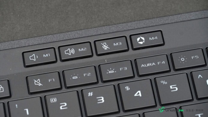 ROG Zephyrus Duo筆記本電腦鍵盤特寫.