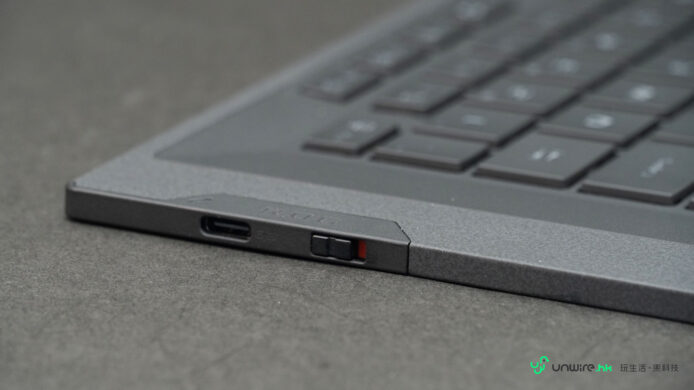 ROG Zephyrus Duo 高性能筆記本電腦特寫.