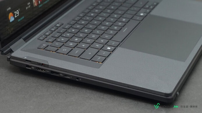 ROG Zephyrus Duo 高性能雙屏筆記本.