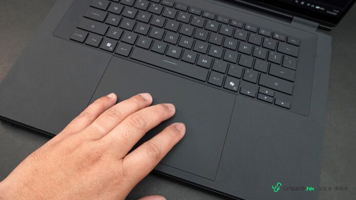 ROG Zephyrus Duo 筆記本電腦展示.