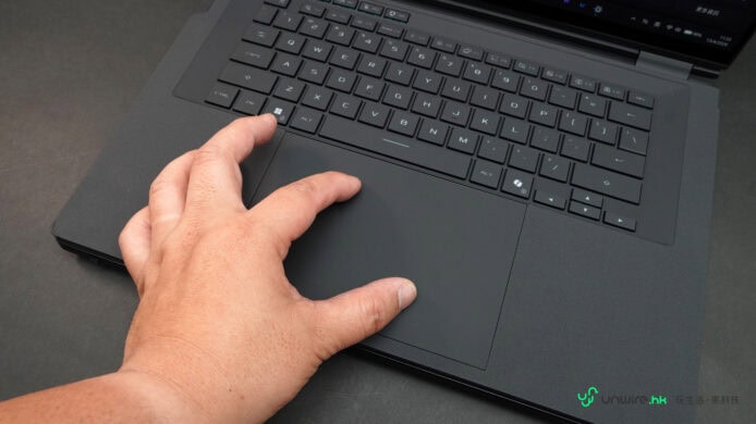 ROG Zephyrus Duo 筆記本電腦展示.