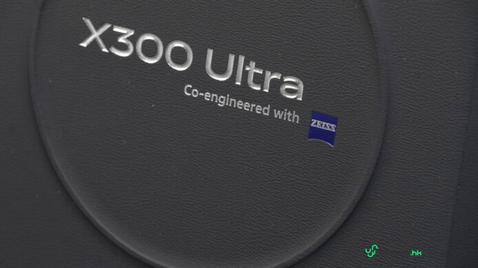 X300 Ultra 高性能攝影鏡頭，適合專業拍攝和增距鏡應用。.