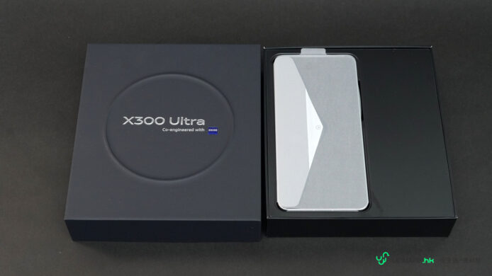X300 Ultra手機盒子與配件展示.