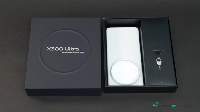 ALT：vivo X300 Ultra手機開箱展示.