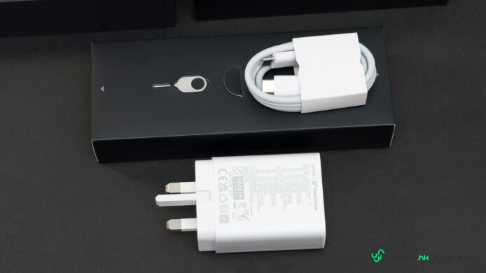 Vivo X300 Ultra 充電器及配件.