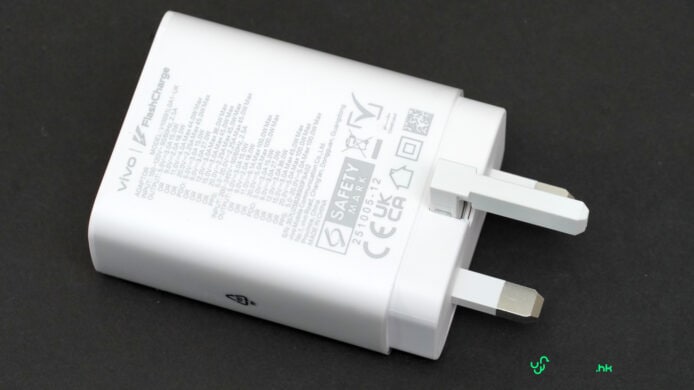 充電器插頭特寫.