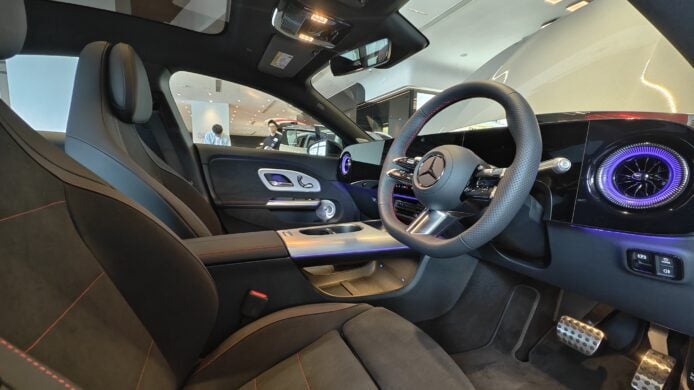 支援 MBUX 虛擬助理與 SuperScreen 屏幕的 Mercedes-Benz 全新 GLB 及 CLA 混能版.