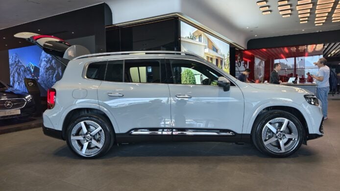GLB 混能版展示車.