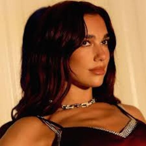 Dua Lipa 指控三星擅用肖像作廣告.