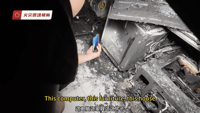火災現場損毀電腦與家具,顯示火災造成的嚴.