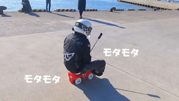 麵包超人改裝學習車在海邊散步.