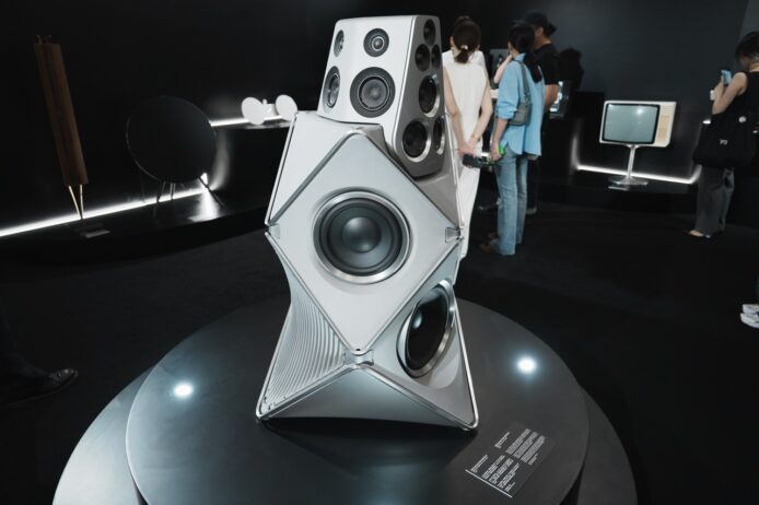 ALT標籤:創新設計的高端音響喇叭展示.