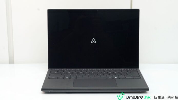 ALT標籤：黑色筆記本電腦開機畫面，顯示品牌.